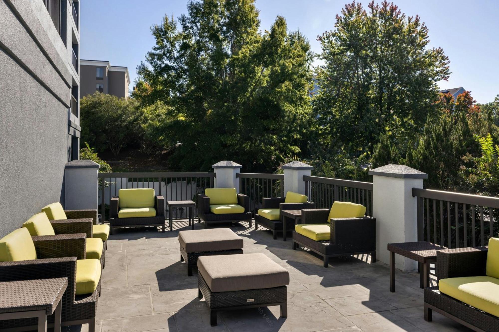 Courtyard Richmond Chester Exterior photo